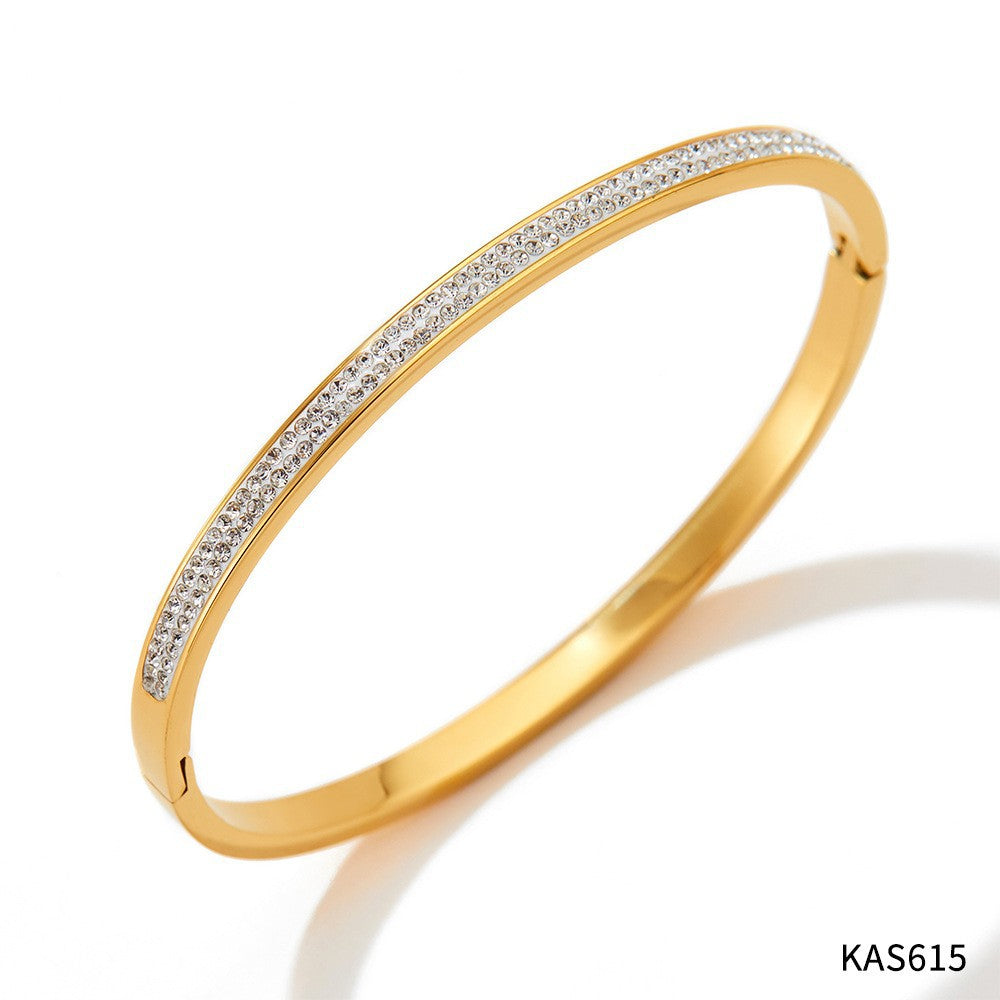 Stainless bracelet with diamond does not fade