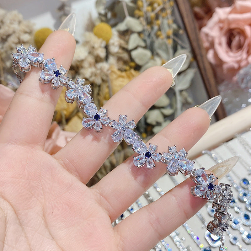 18K micro-inlaid diamond-encrusted colorful Tanzanian blue bracelet.