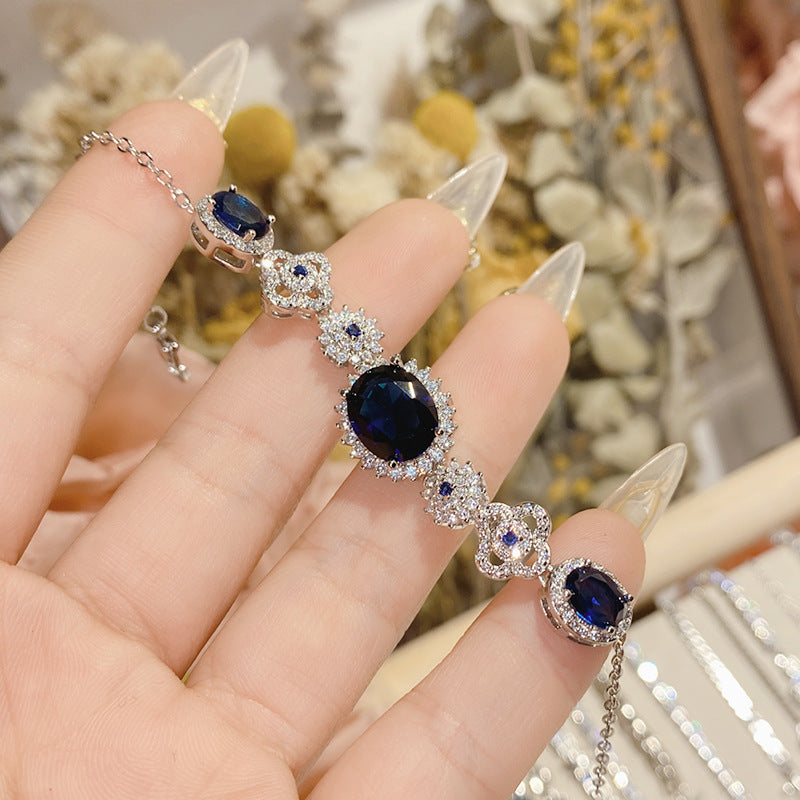 18K micro-inlaid diamond-encrusted colorful Tanzanian blue bracelet.