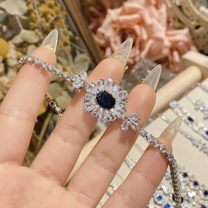 18K micro-inlaid diamond-encrusted colorful Tanzanian blue bracelet.