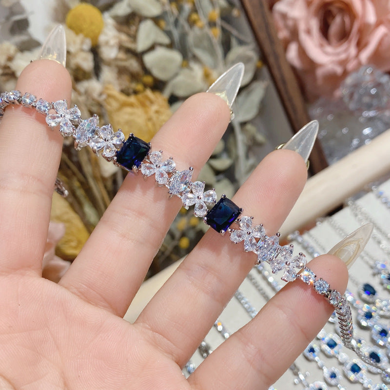 18K micro-inlaid diamond-encrusted colorful Tanzanian blue bracelet.