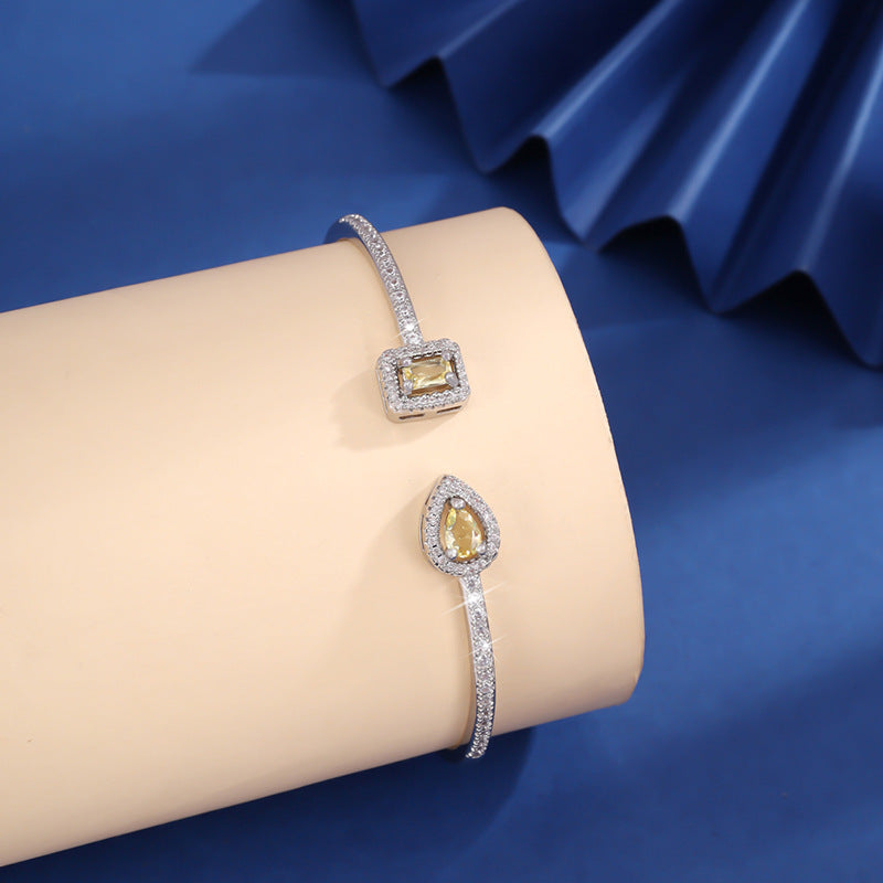 Bracelet with adjustable opening