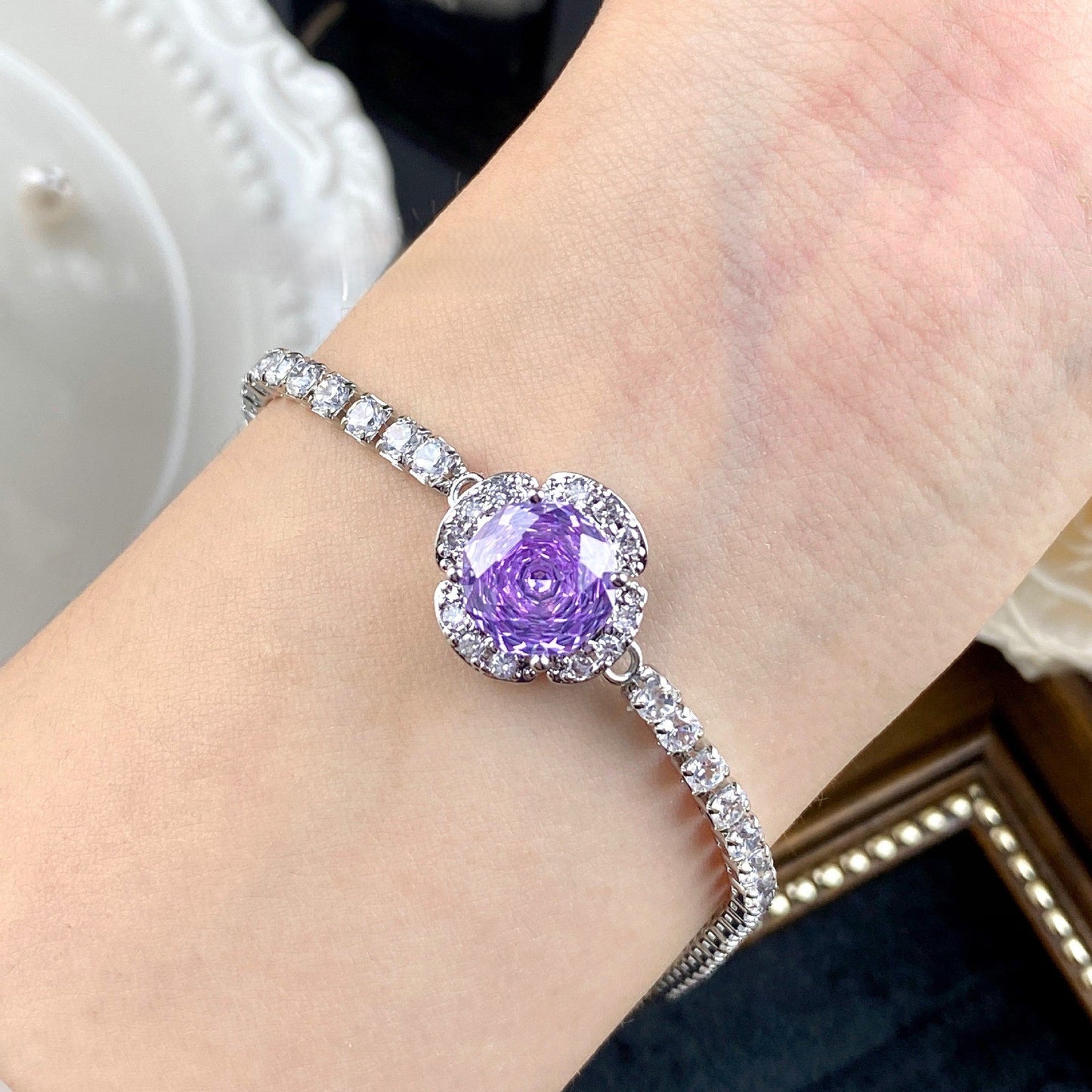 Octagonal rose Chetansang blue flower bracelet inlaid with high carbon diamond.