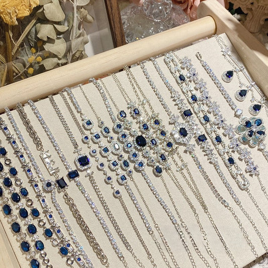 18K micro-inlaid diamond-encrusted colorful Tanzanian blue bracelet.