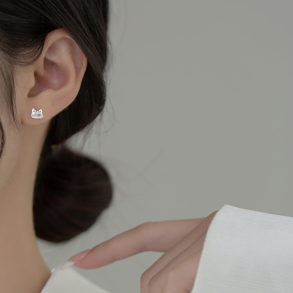 S925 sterling silver single diamond kitten earrings