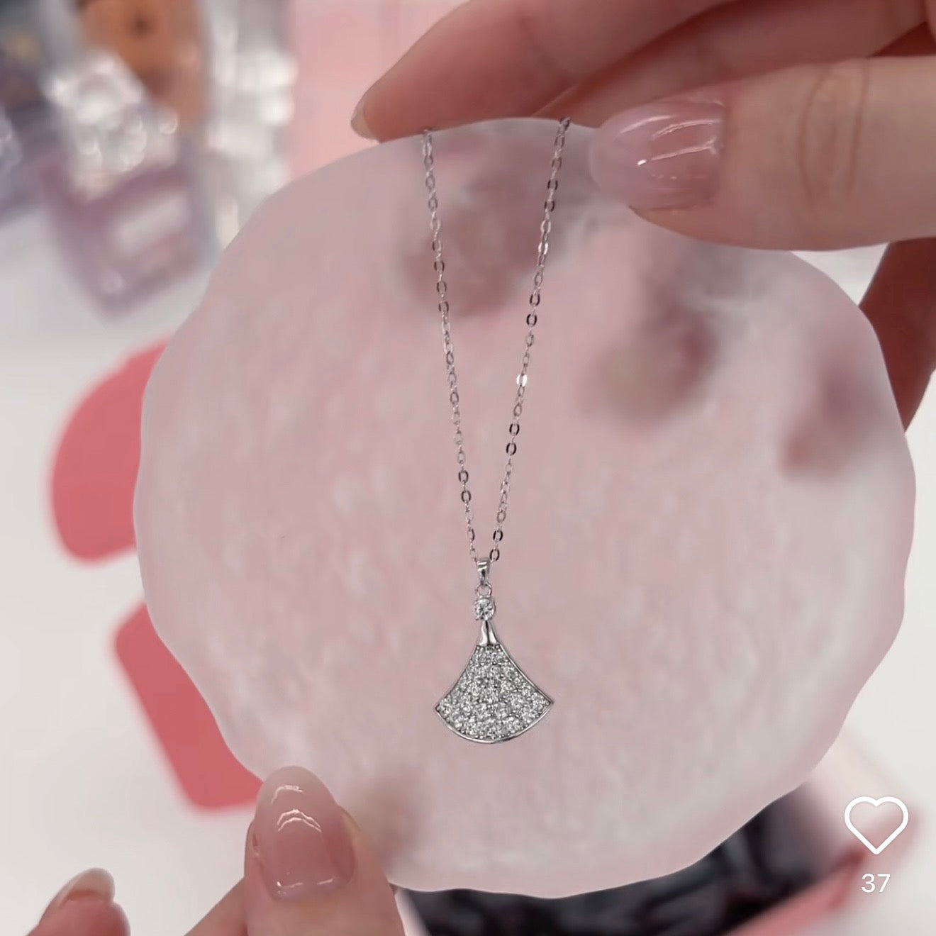 Fan Necklace