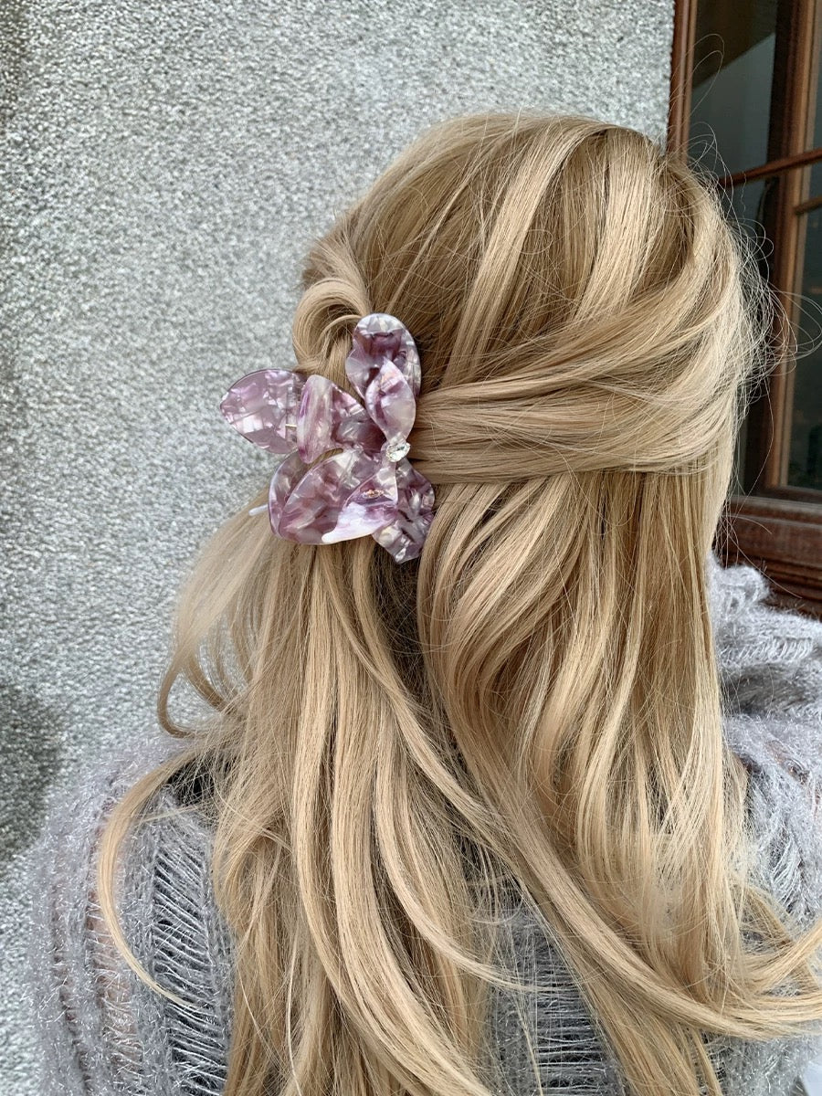 French Chic Triangle Clip