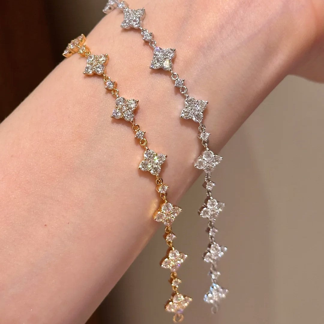 Clover Pulling High Carbon Diamond Bracelet