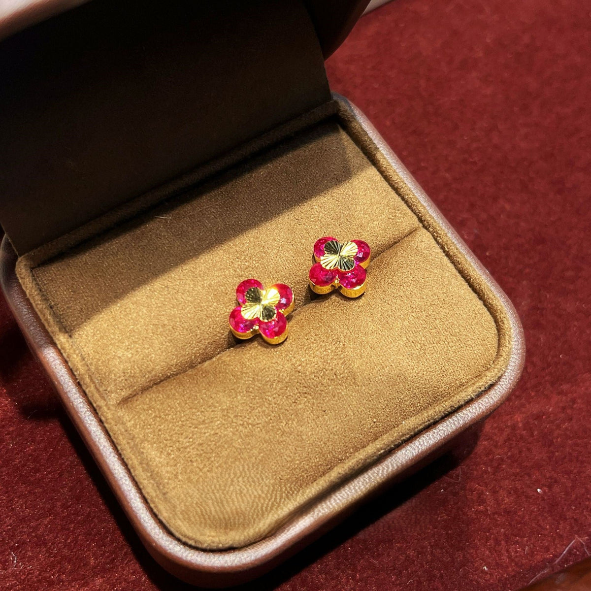 Red Corundum Clover Jewelry Set
