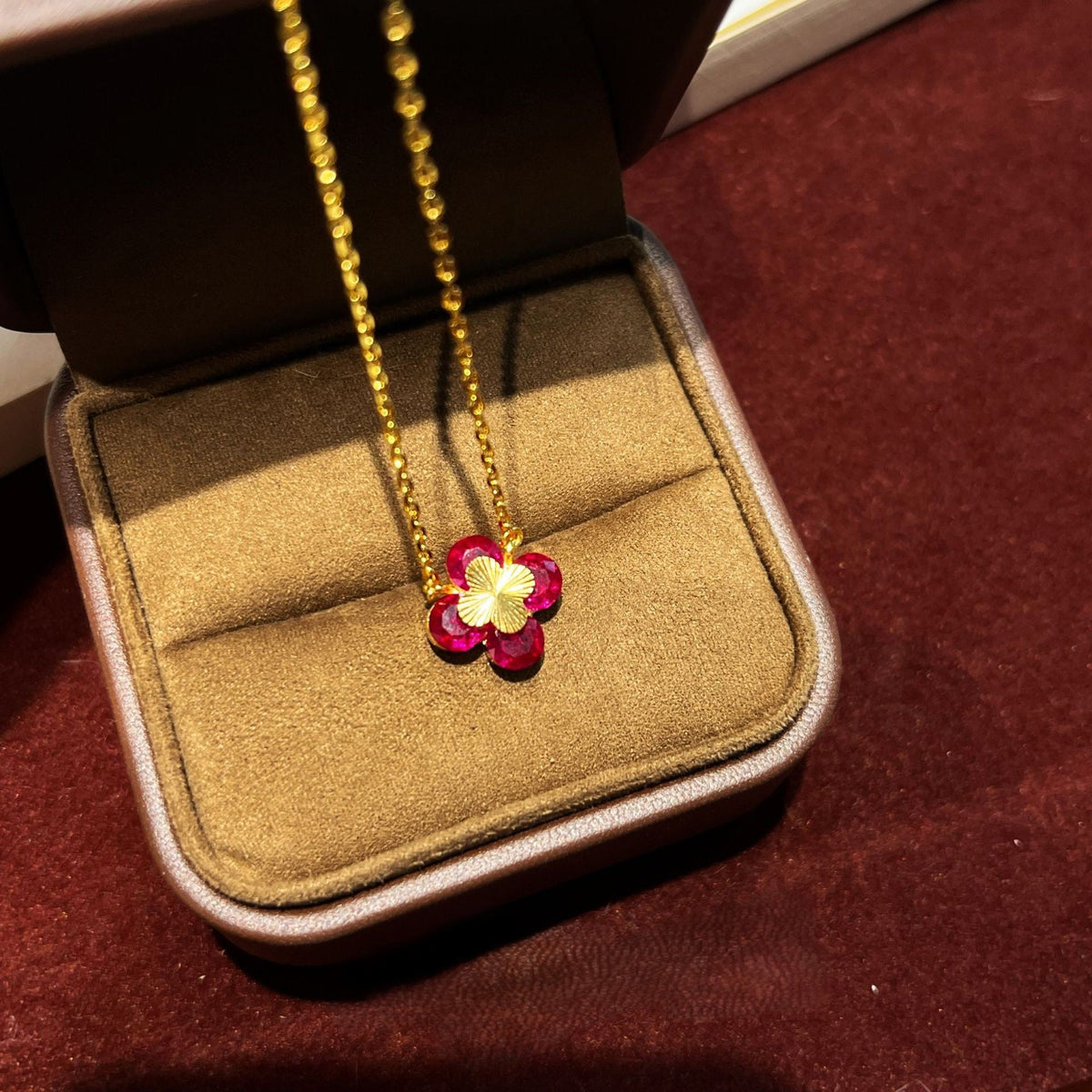 Red Corundum Clover Jewelry Set